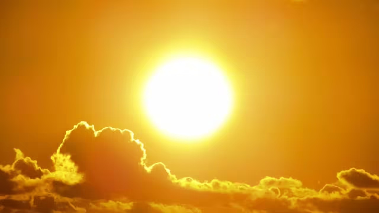 Sun:సూర్యుడిలోని ఉష్ణోగ్రత, వయస్సు, దాని శక్తి గురించి తెలుసా? - JustTelugu